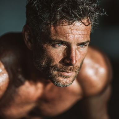 Чоловік під час функціонального тренування